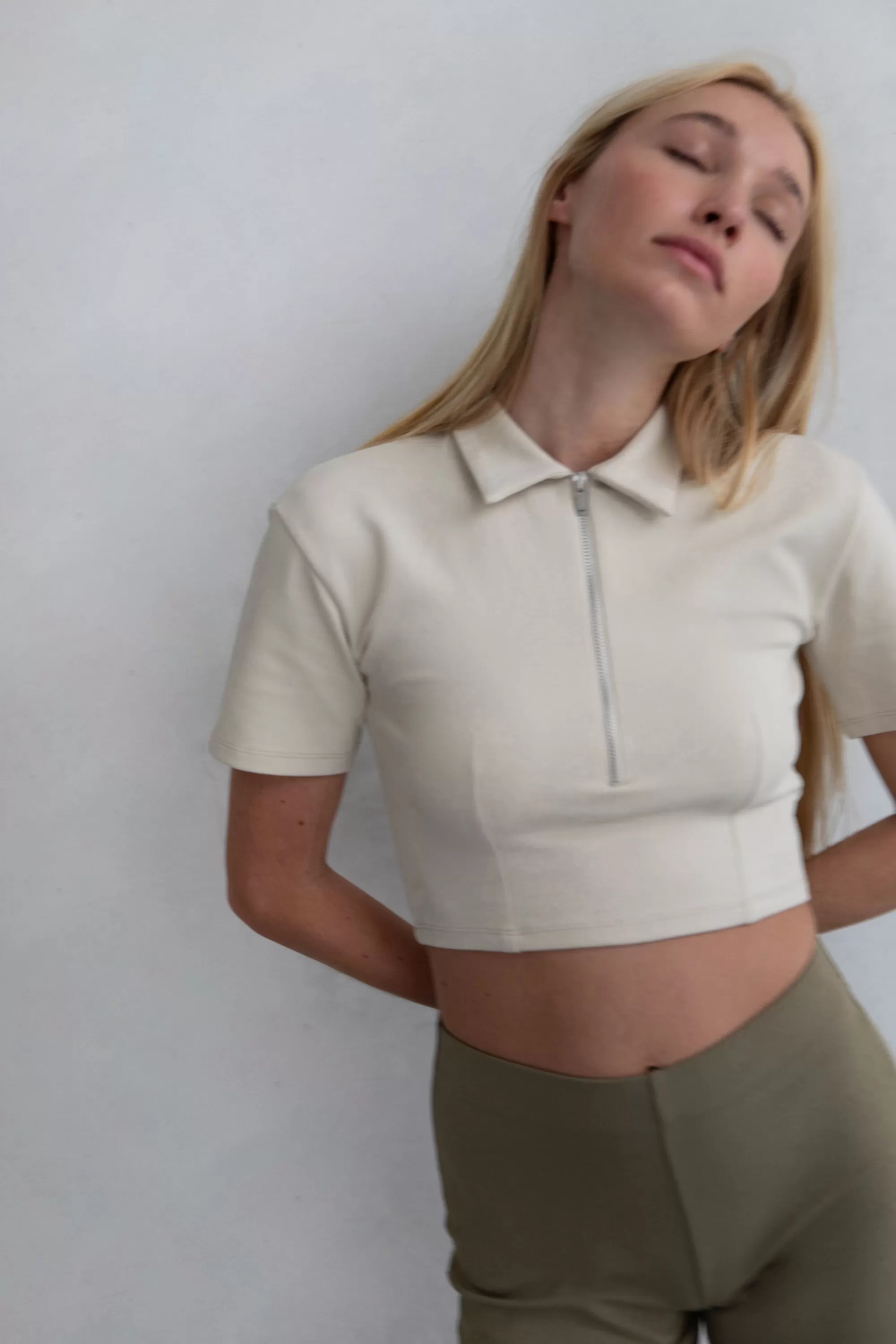 OAK + FORT COLLARED HALF ZIP TEE | Women Tops