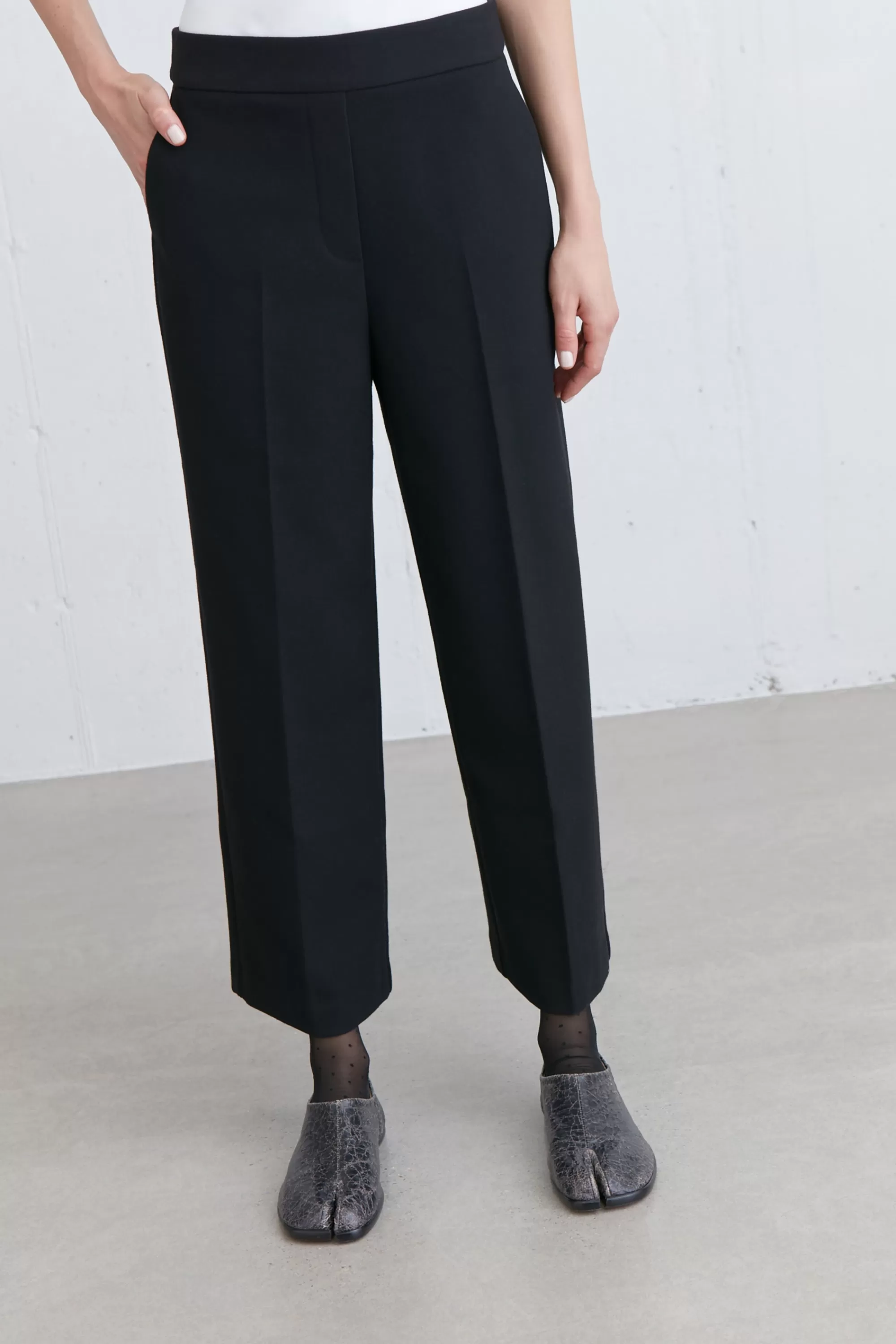 OAK + FORT CROPPED HALF ELASTIC WAIST PANT | Women Pants