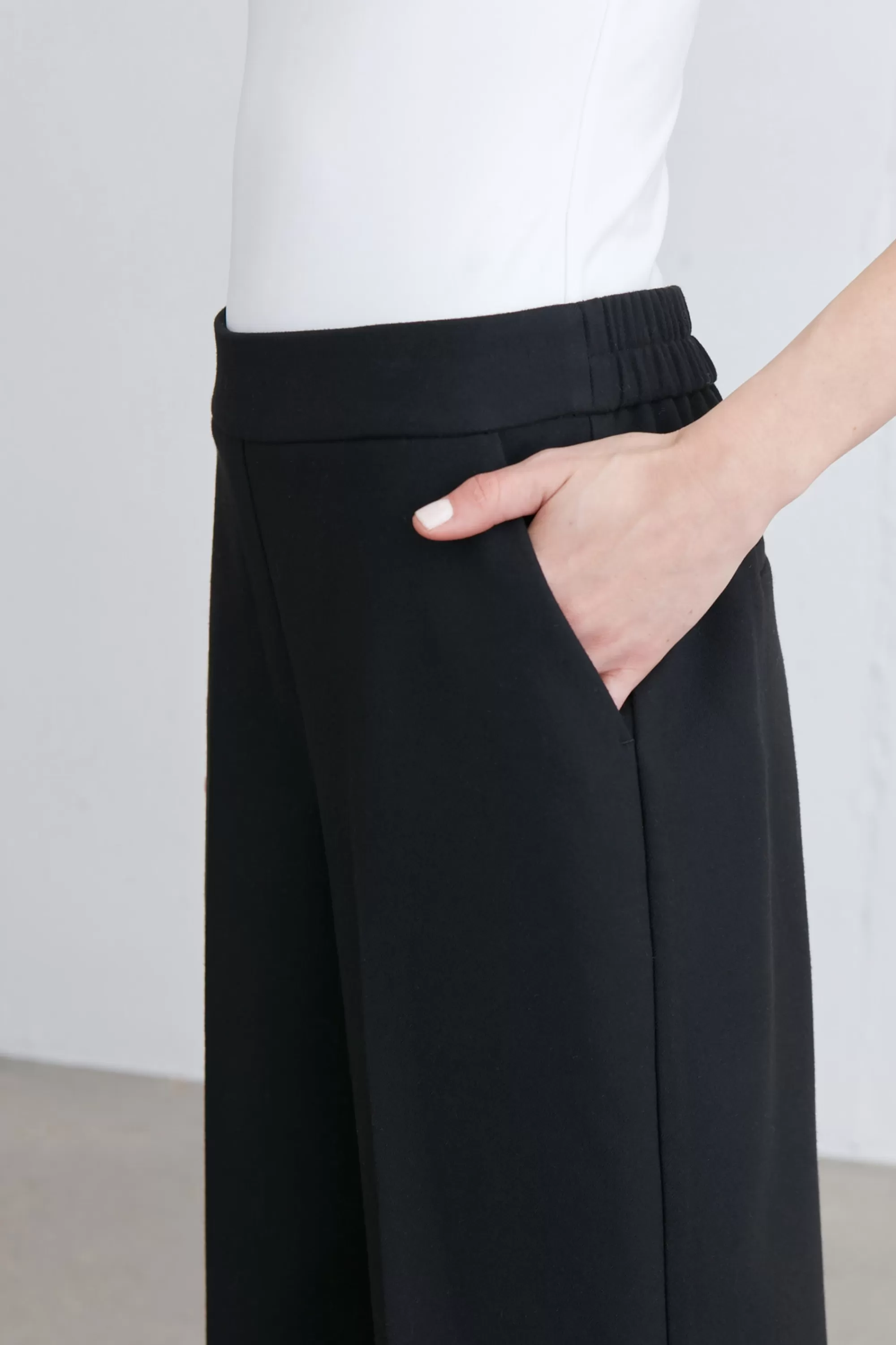 OAK + FORT CROPPED HALF ELASTIC WAIST PANT | Women Pants