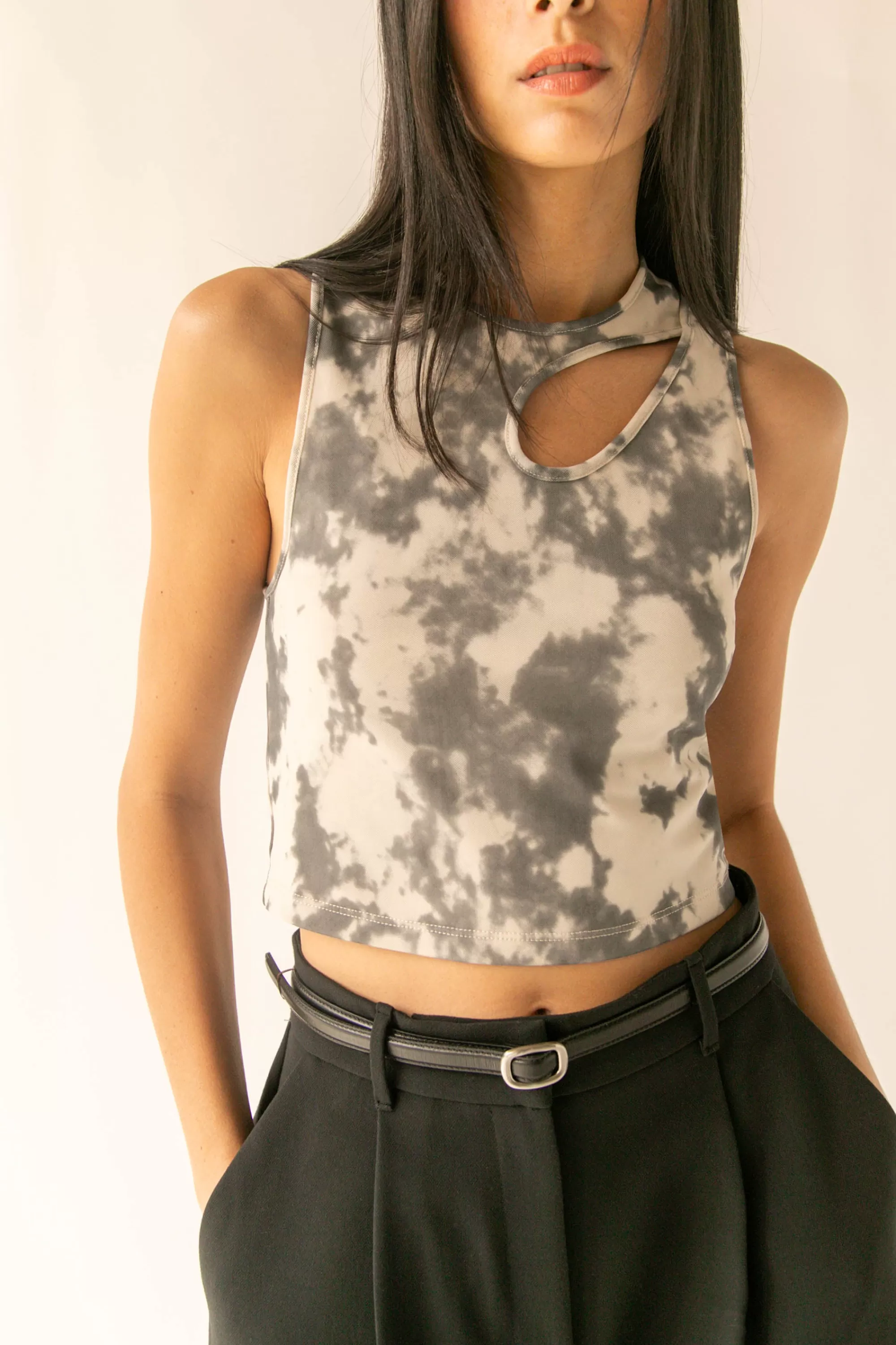 OAK + FORT CROPPED TANK WITH CUTOUT | Women Tops