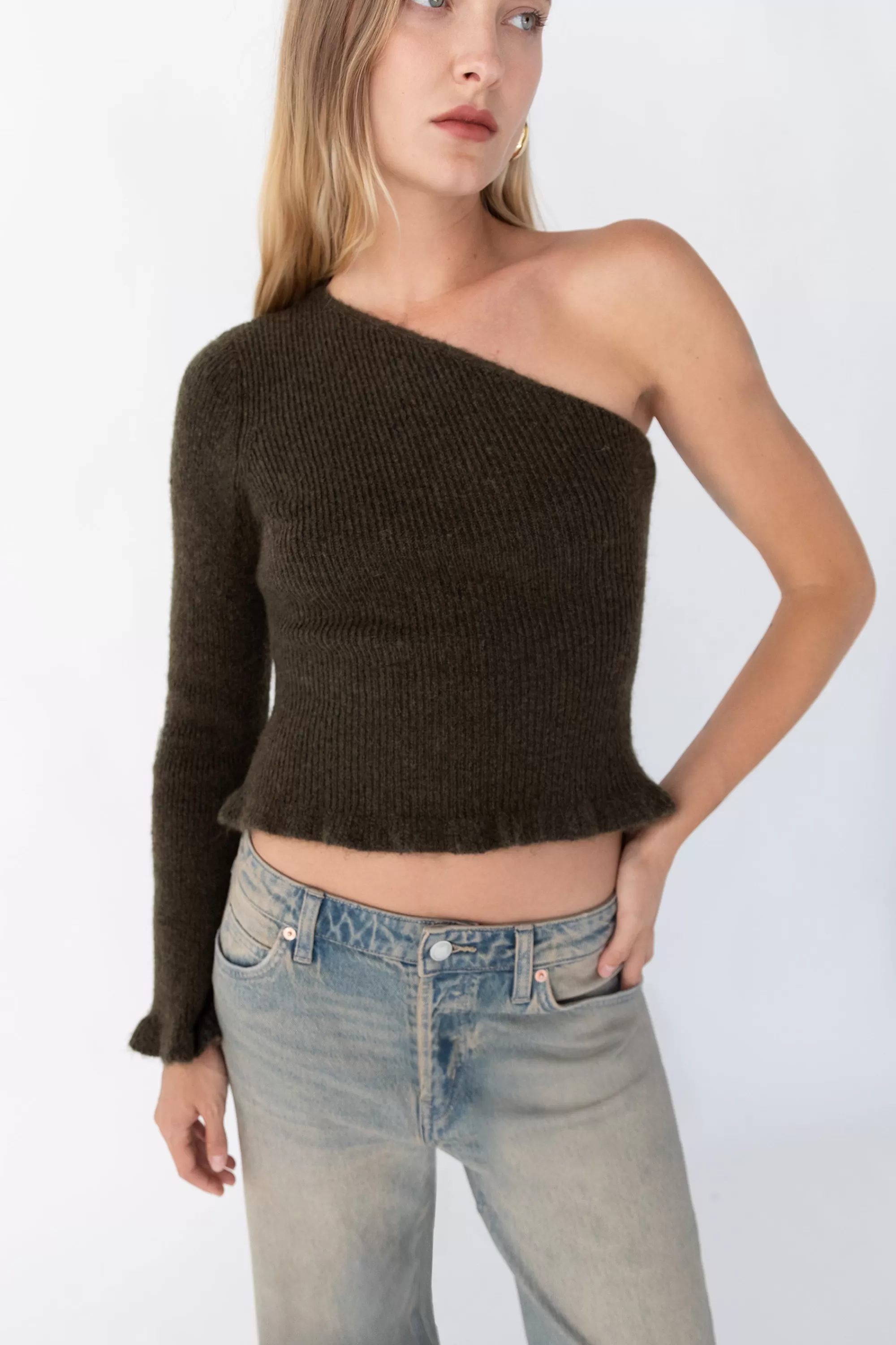 OAK + FORT FITTED ONE SLEEVE SWEATER | Women Sweaters & Cardigans