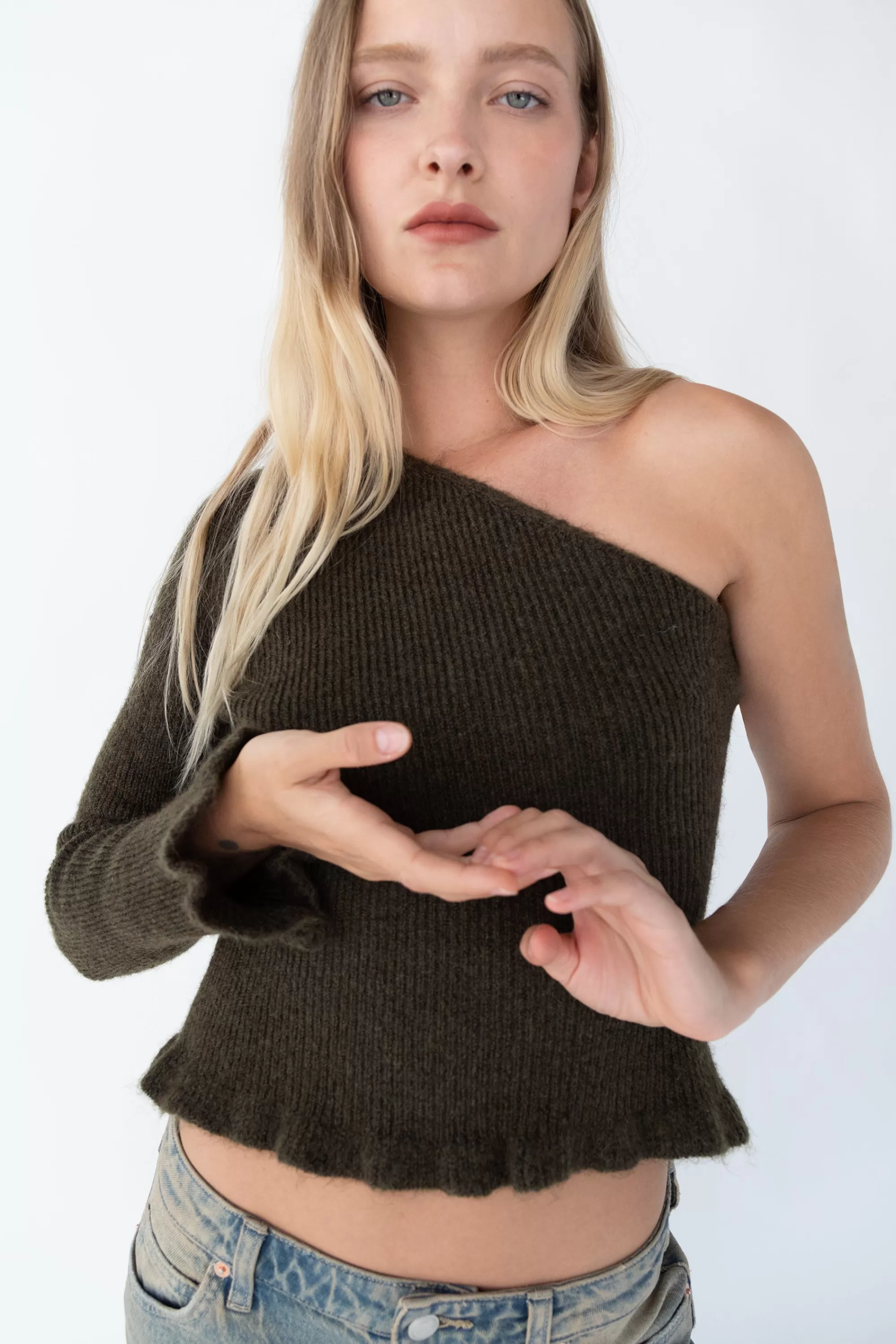 OAK + FORT FITTED ONE SLEEVE SWEATER | Women Sweaters & Cardigans