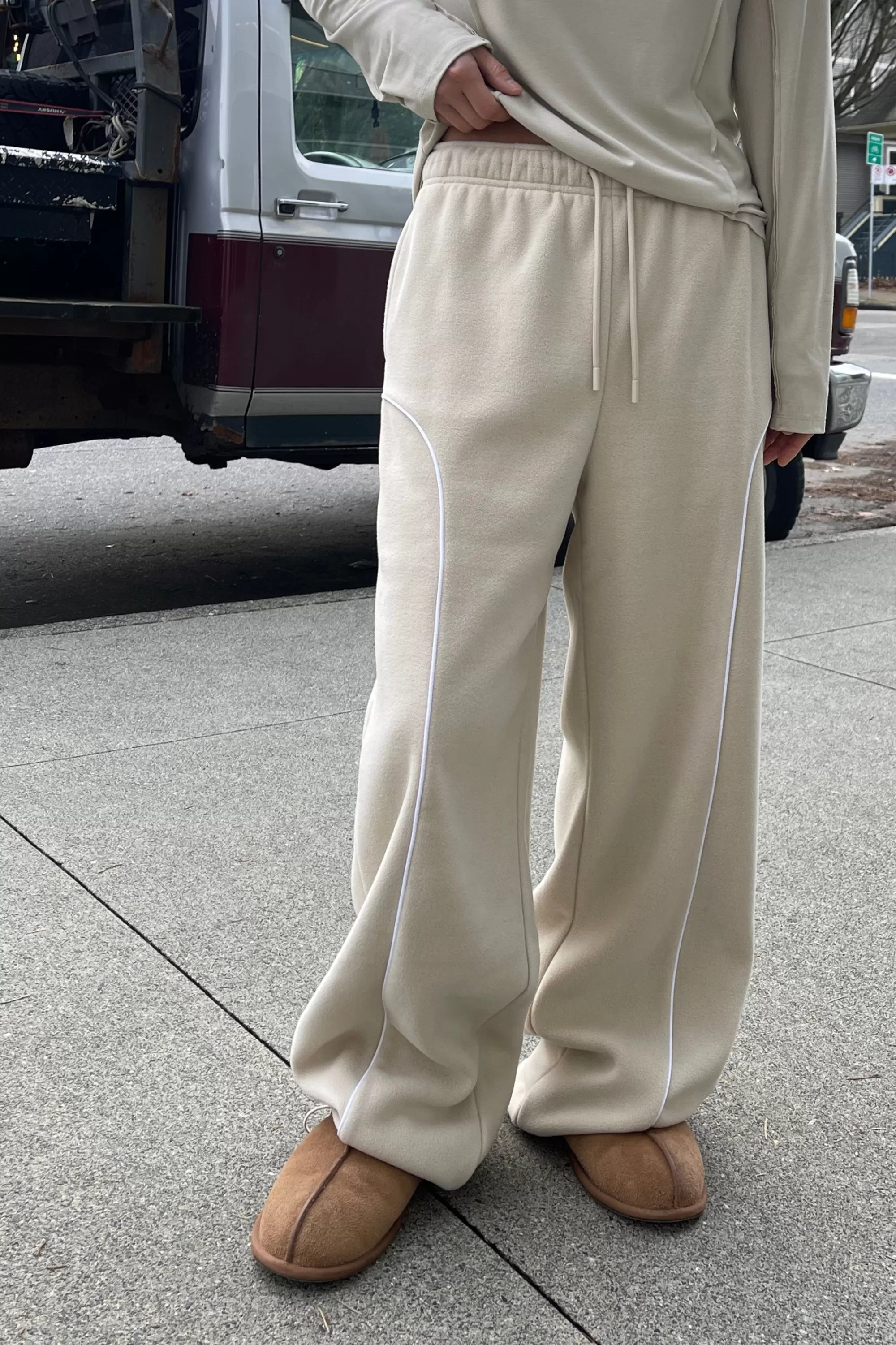 OAK + FORT FLEECE PANT WITH CONTRAST PIPING | Women Pants