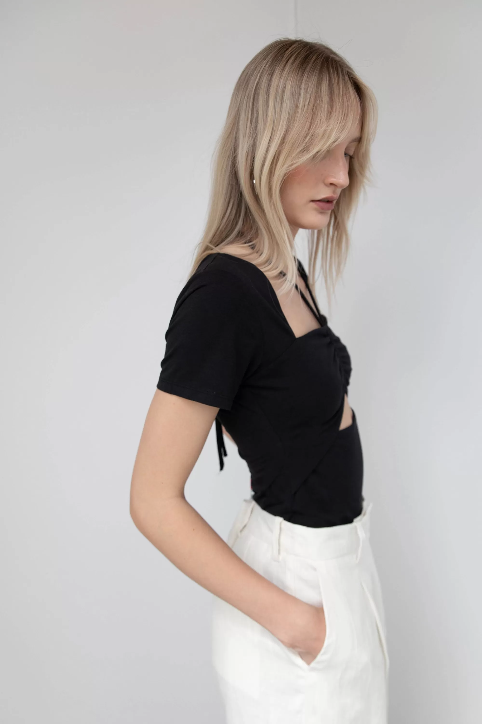 OAK + FORT HALTER NECK CUTOUT TEE | Women Tops