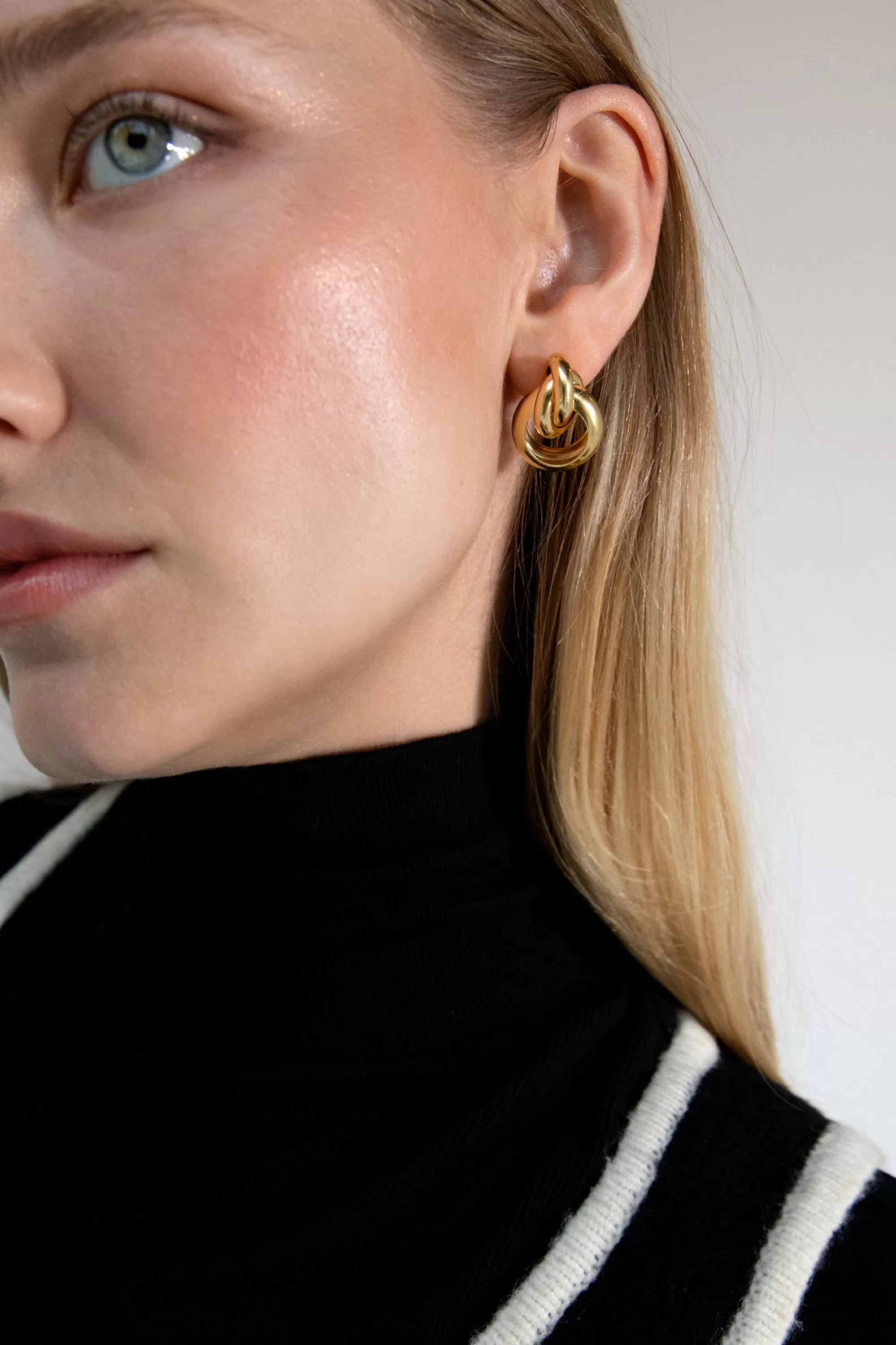 OAK + FORT KNOT HOOP EARRING | Women Earrings | Earrings