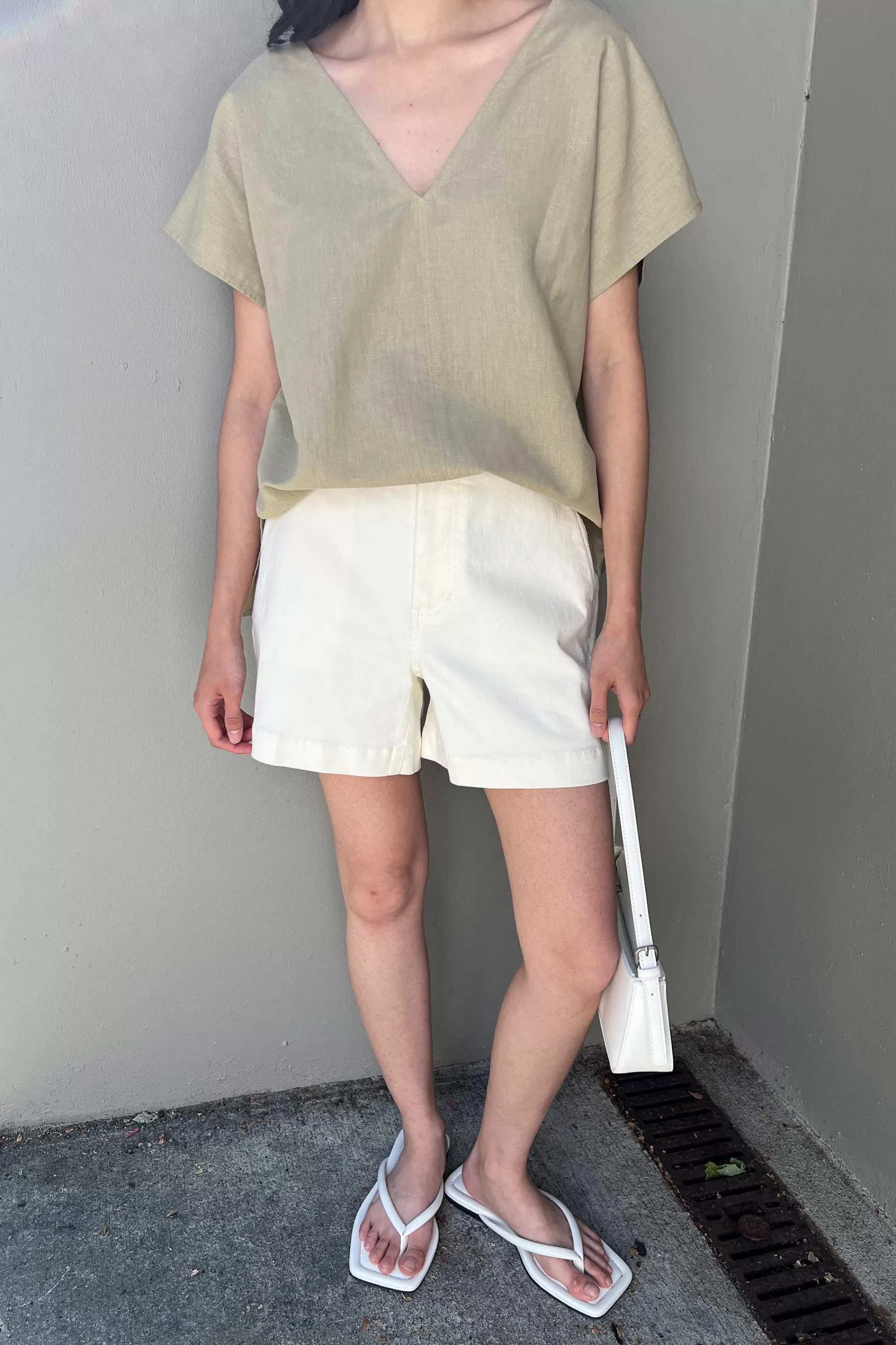 OAK + FORT LINEN BLEND V-NECK BLOUSE | Women Tops
