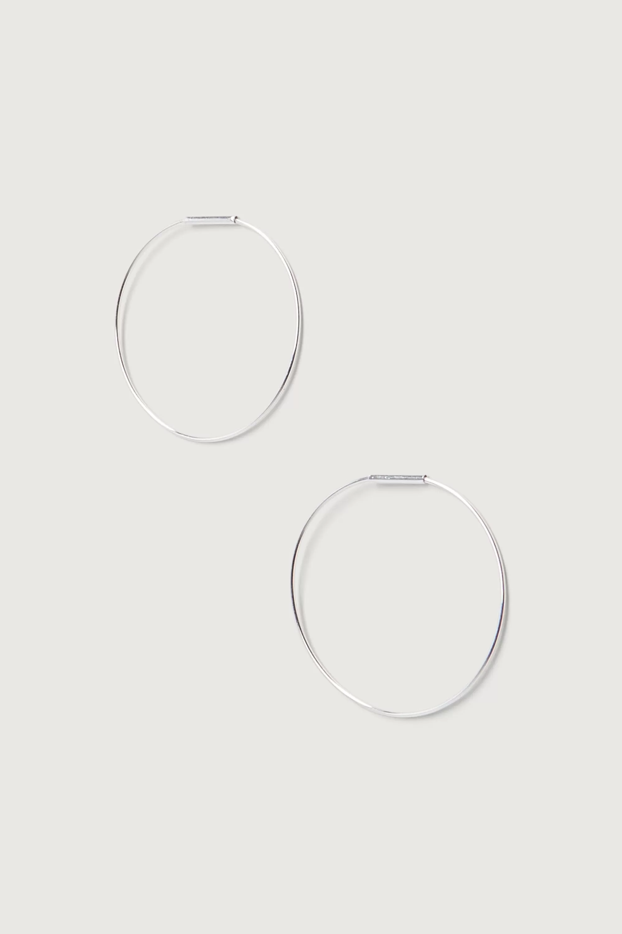 OAK + FORT MEDIUM DAINTY HOOP | Women Earrings | Earrings