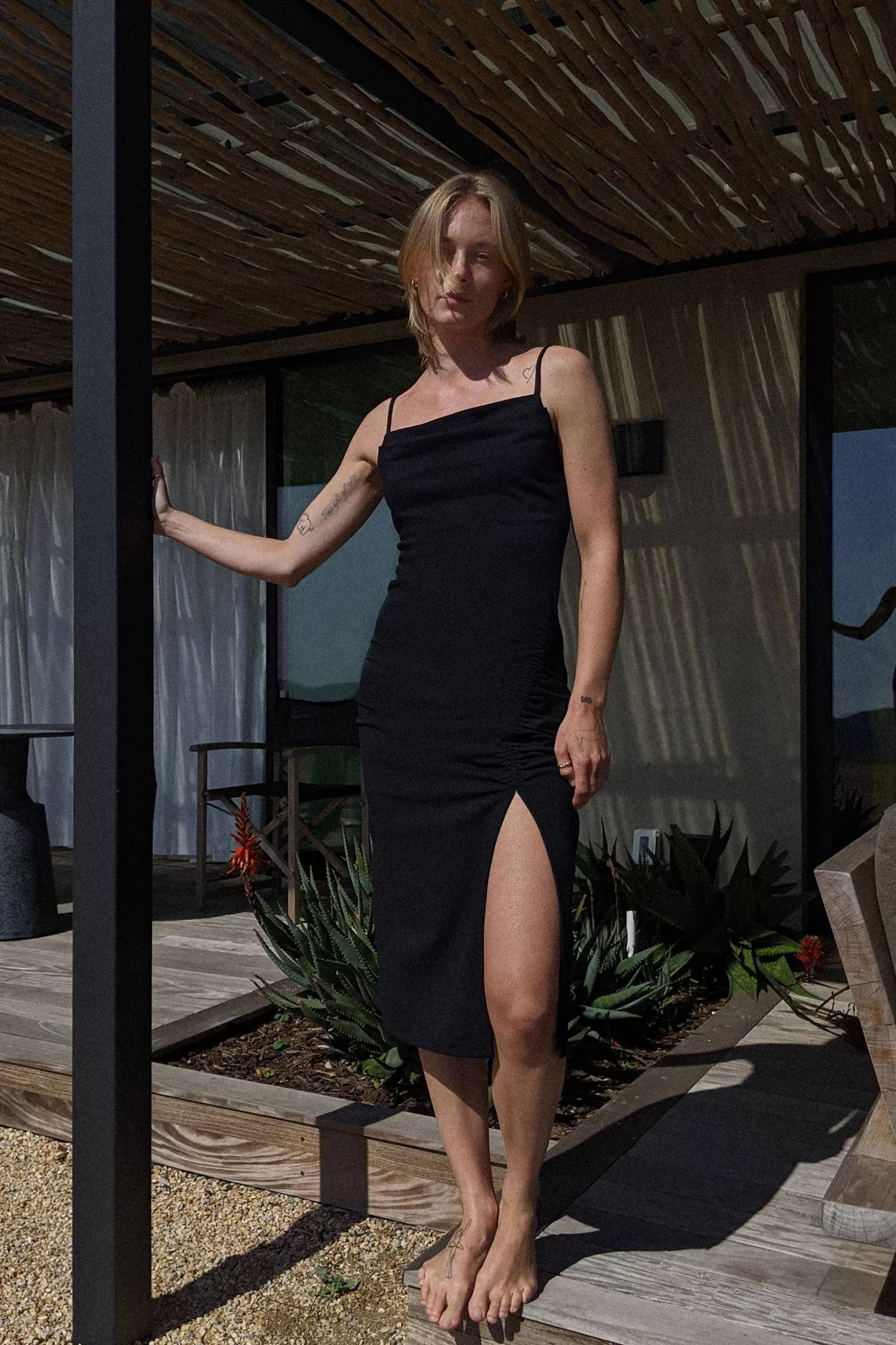 OAK + FORT MIDI RUCHED DRESS WITH SIDE SLIT | Women Dresses