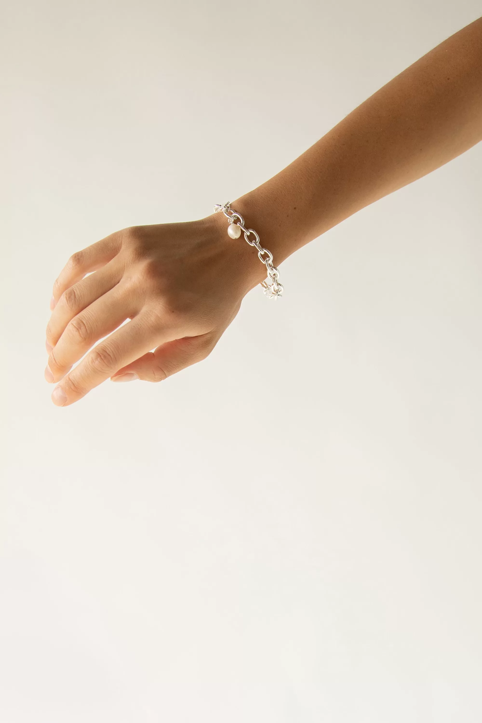OAK + FORT PEARL CHARM CHAIN BRACELET | Women Rings & Bracelets | Rings & Bracelets