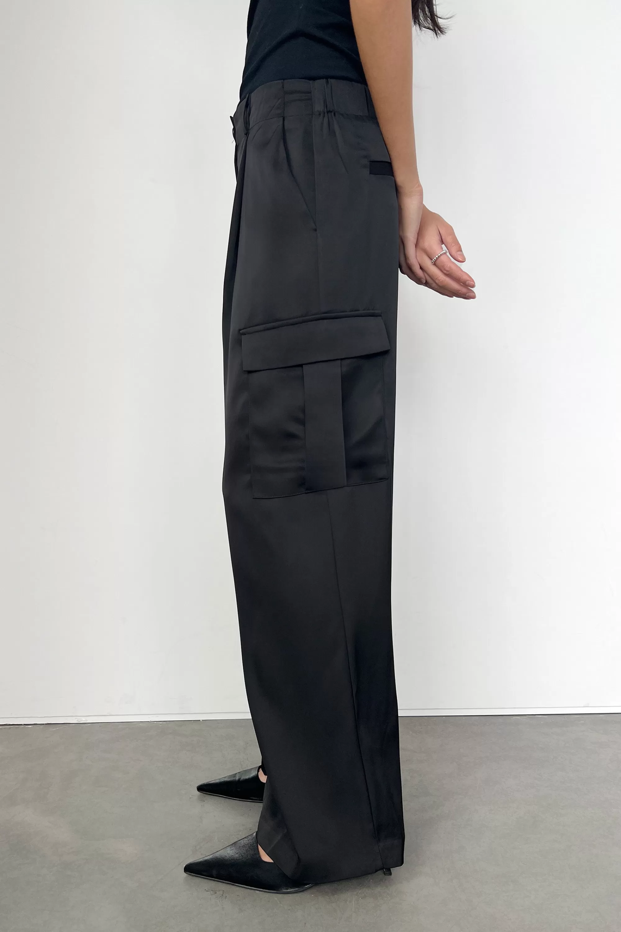 OAK + FORT SATIN TROUSERS WITH CARGO POCKETS | Women Pants