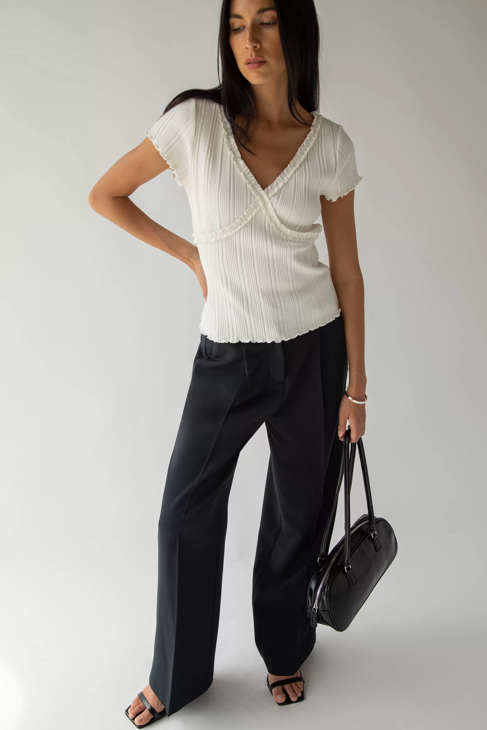 OAK + FORT SHORT SLEEVE TOP WITH LACE V-NECKLINE | Women Tops