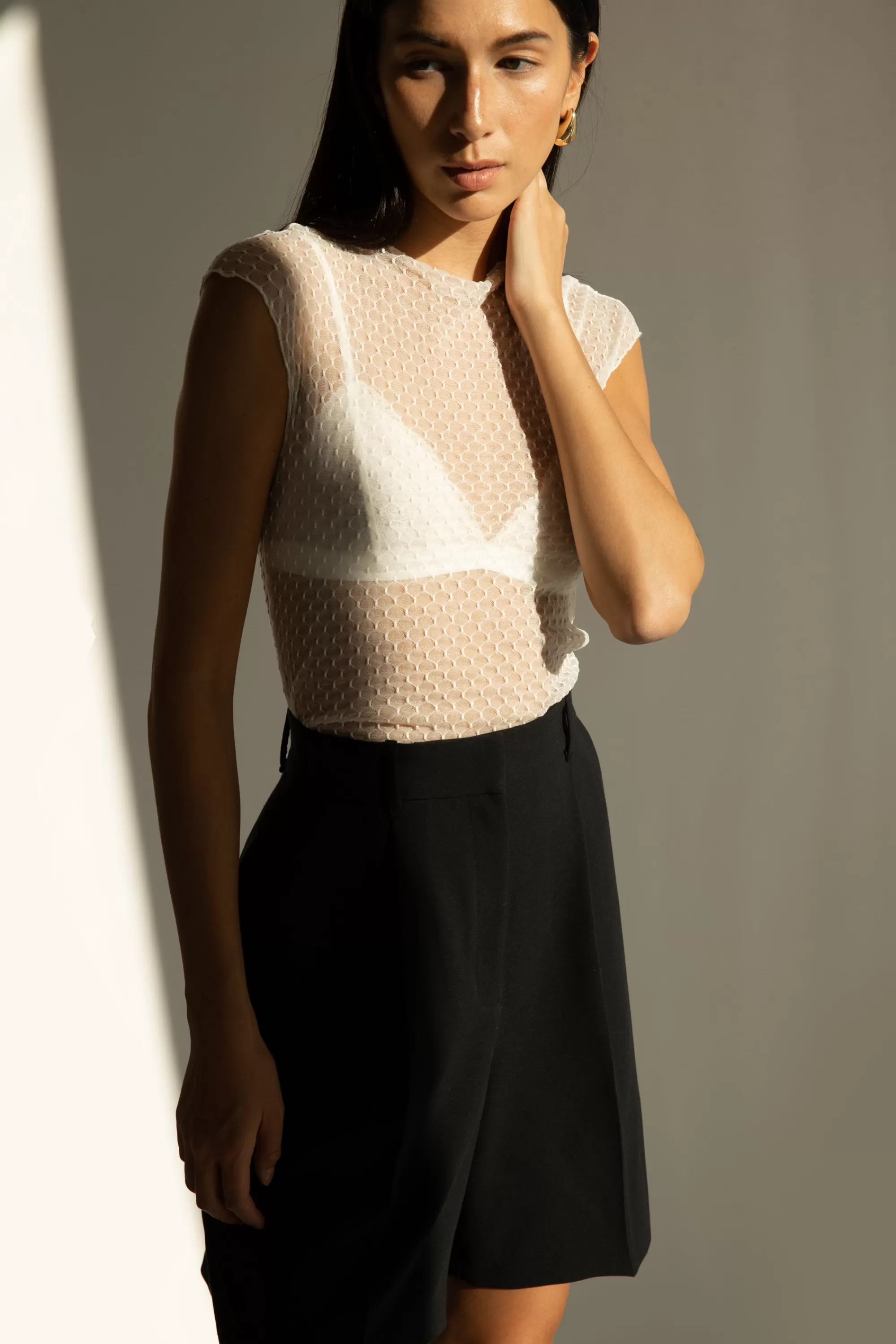 OAK + FORT SLEEVELESS DOTTED MESH TOP | Women Tops