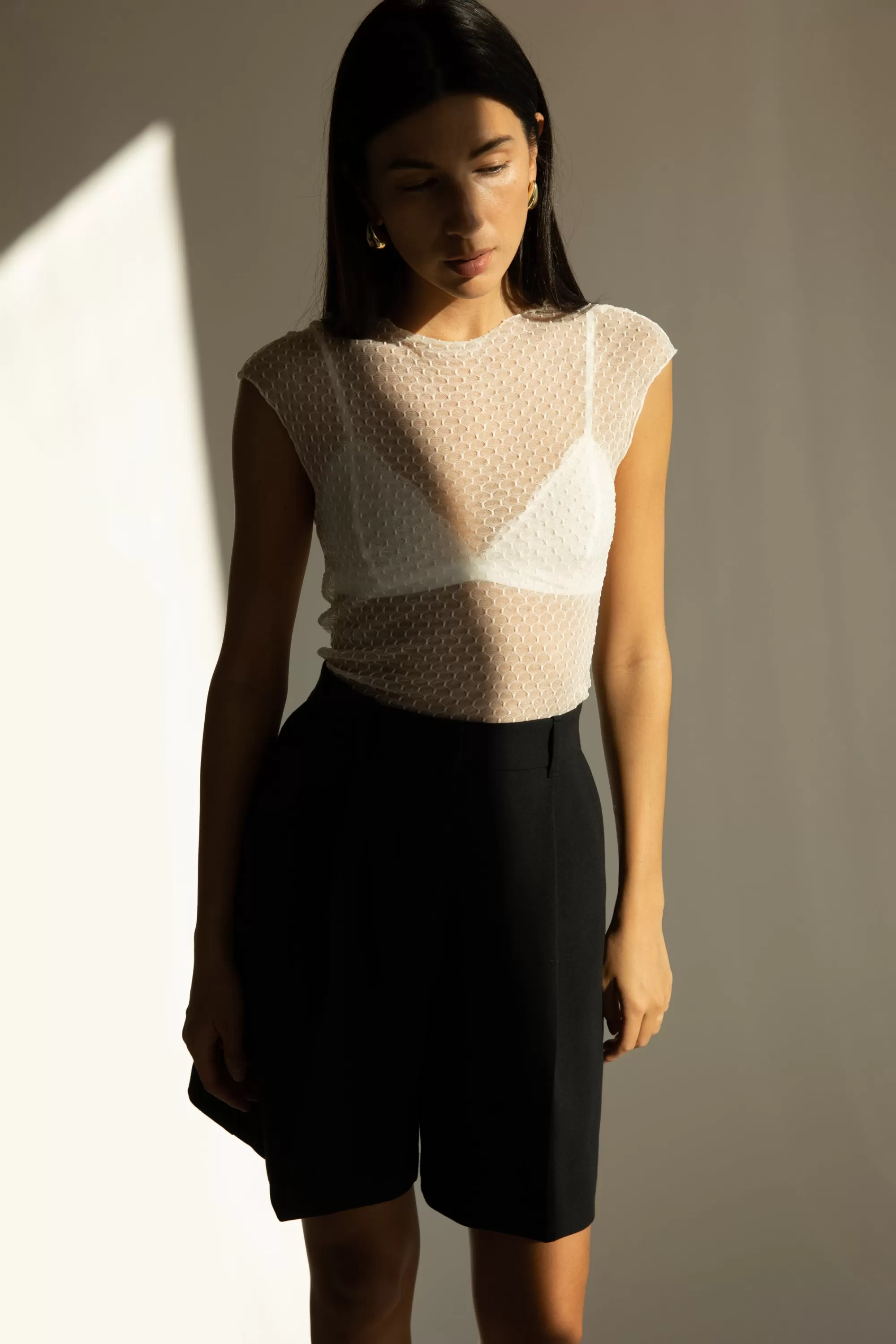 OAK + FORT SLEEVELESS DOTTED MESH TOP | Women Tops