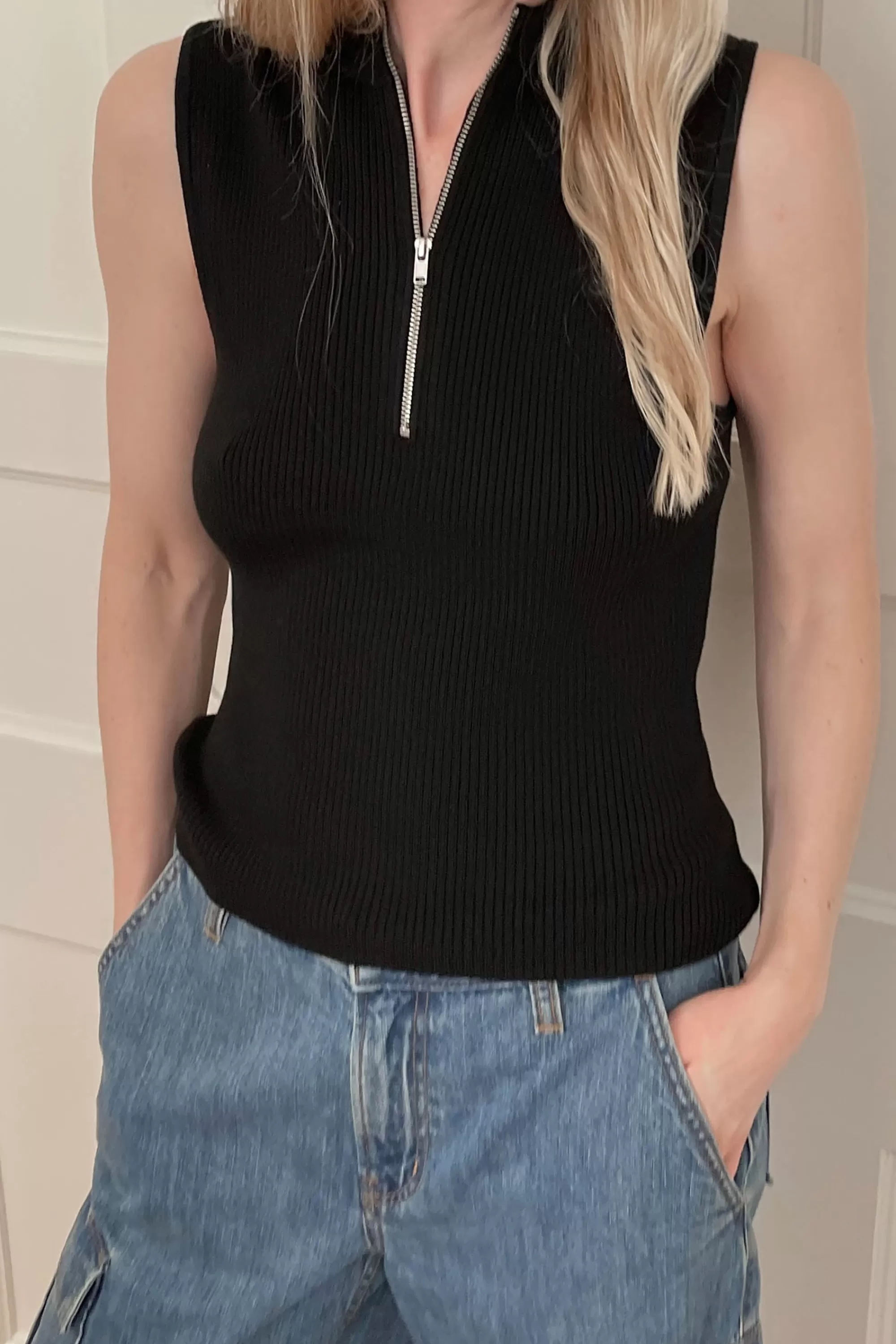 OAK + FORT SLEEVELESS MOCKNECK HALF-ZIP SWEATER | Women Sweaters & Cardigans