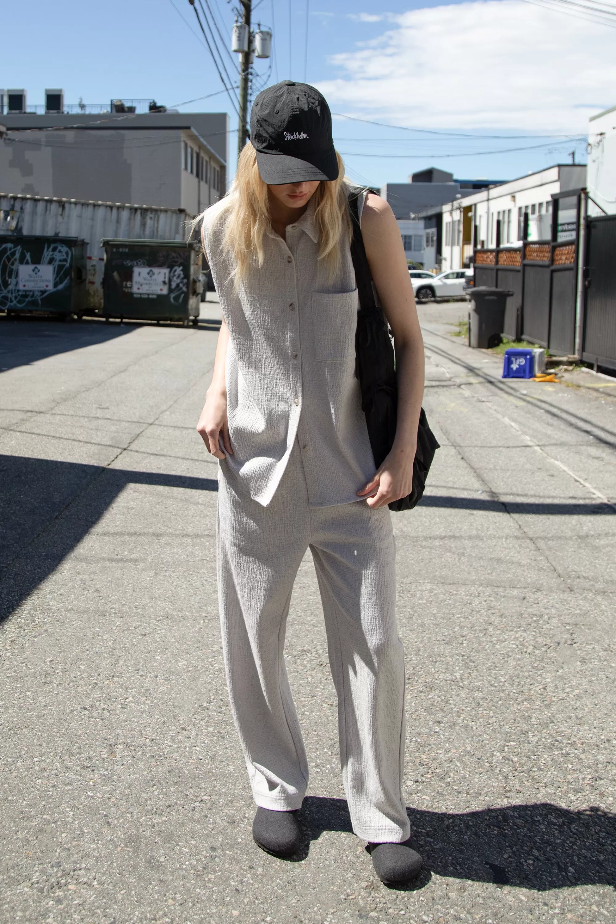 OAK + FORT SLEEVELESS OVERSIZED KNIT SHIRT | Women Tops