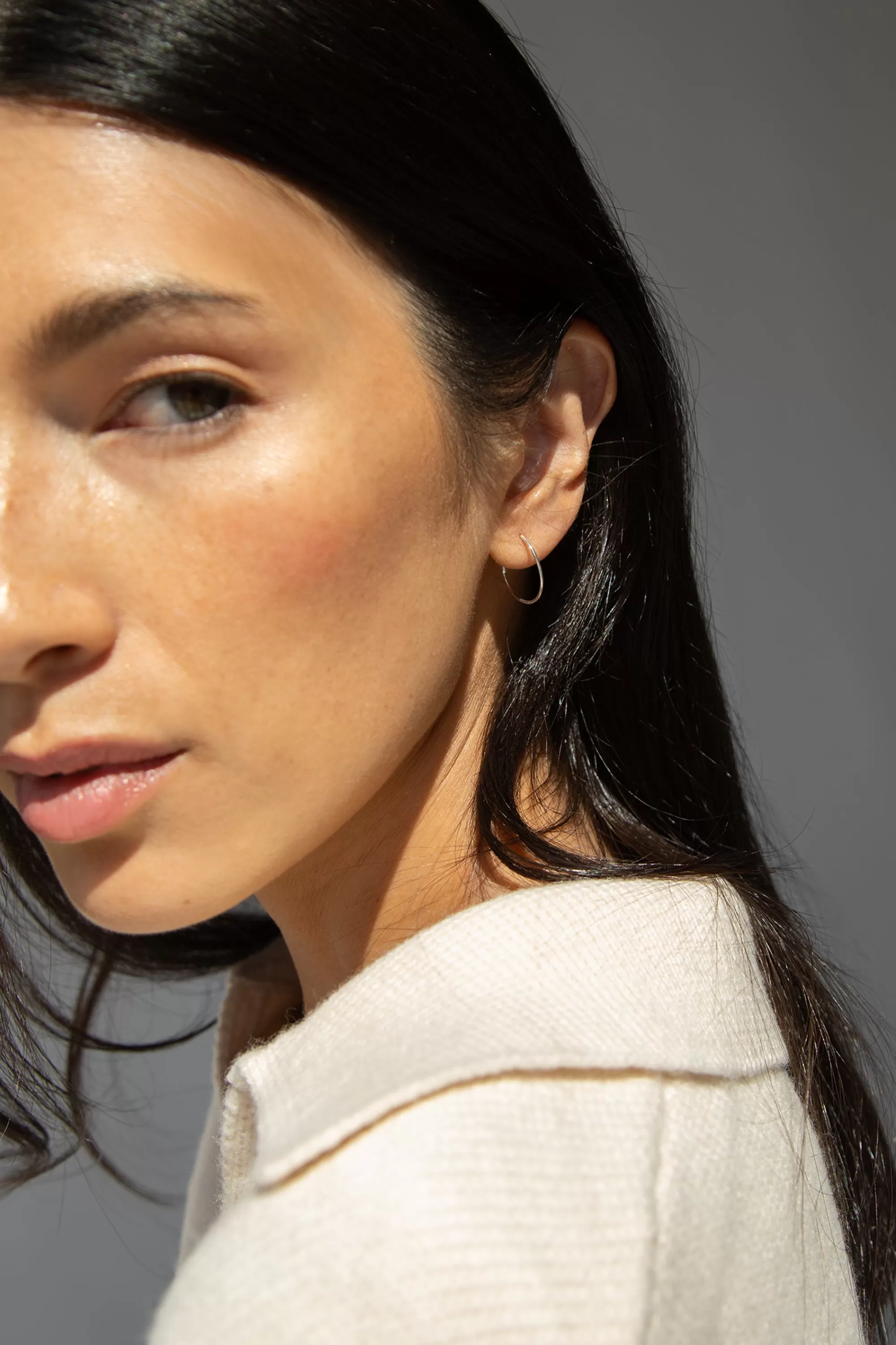 OAK + FORT SMALL DAINTY HOOP | Women Earrings | Earrings