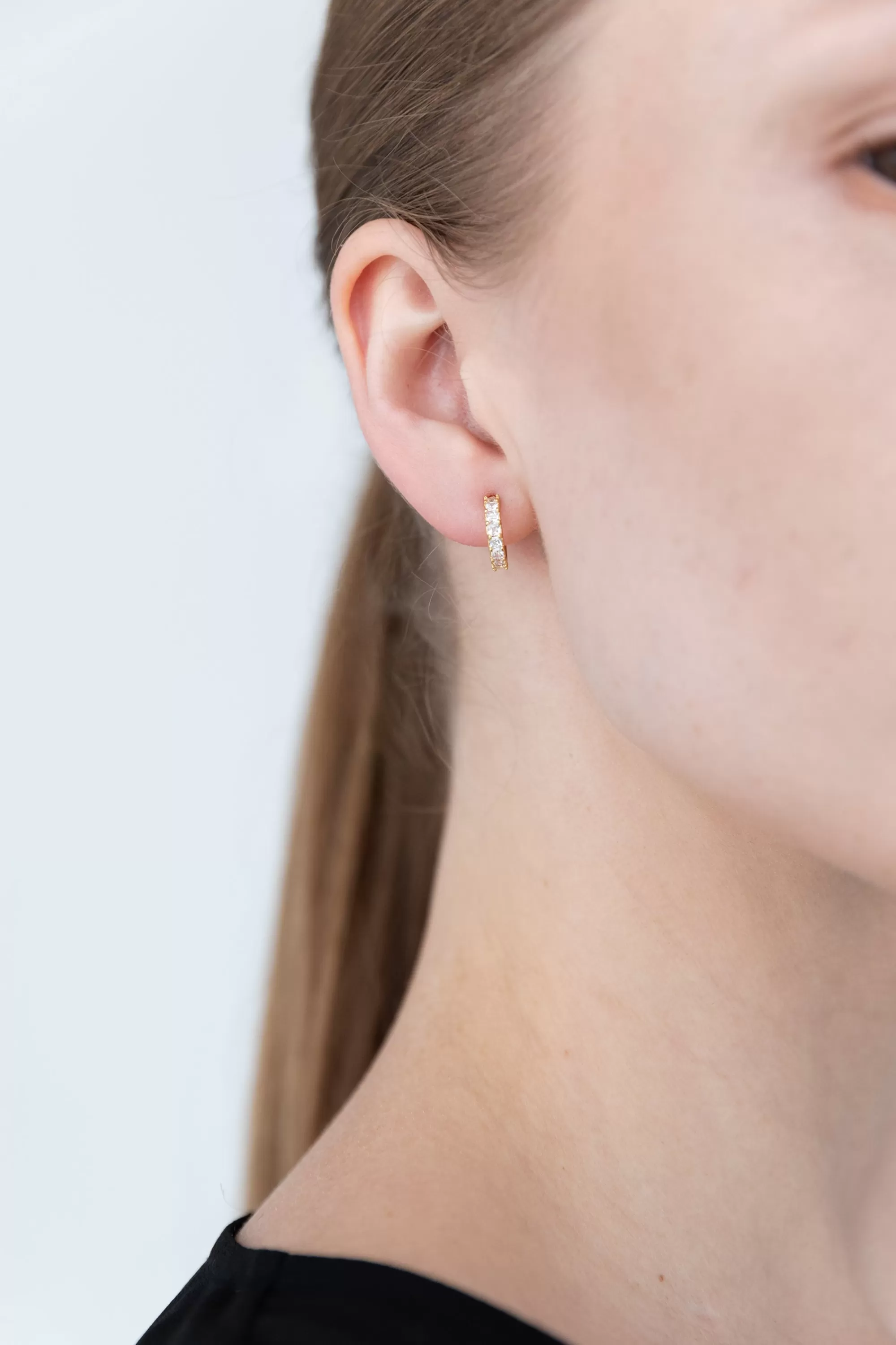OAK + FORT SMALL ZIRCONIA HOOPS | Women Earrings | Earrings