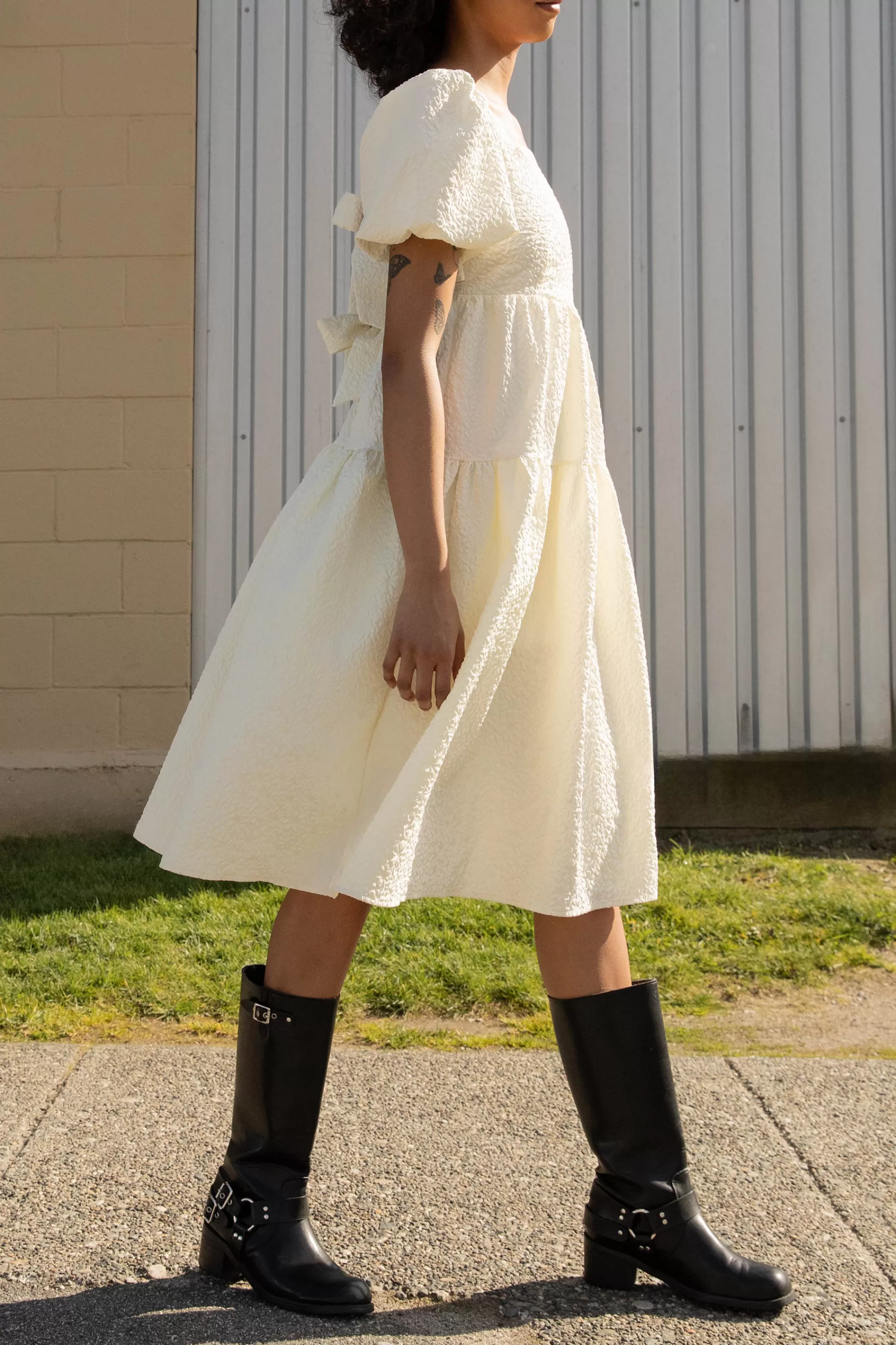OAK + FORT TEXTURED PUFF SLEEVE MIDI DRESS | Women Dresses