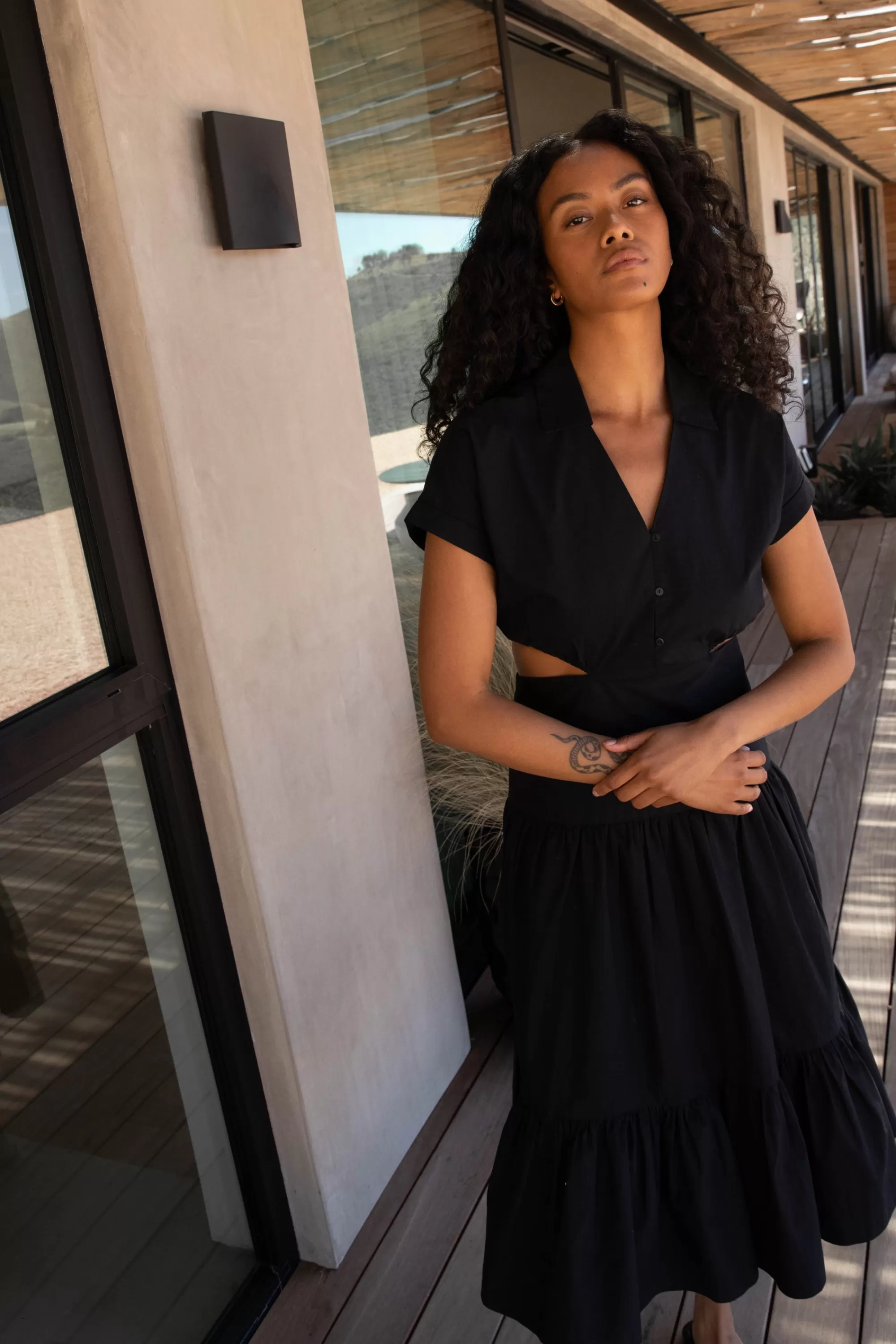 OAK + FORT TIERED MIDI DRESS WITH CUTOUTS | Women Dresses