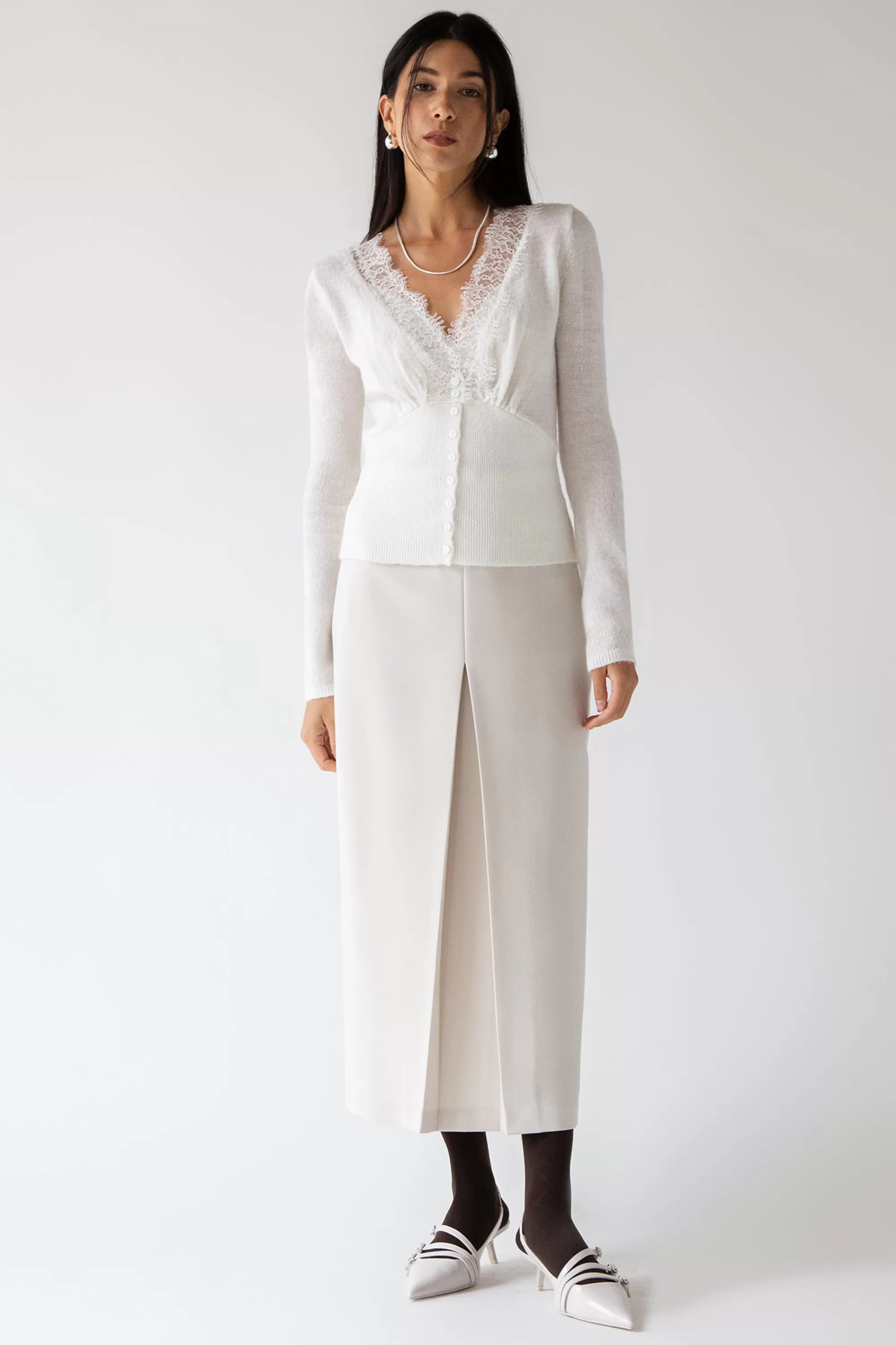 OAK + FORT V-NECK LACE TRIM BUTTON FRONT CARDIGAN | Women Sweaters & Cardigans